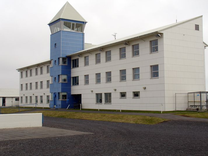 Fimm karlar og tvær konur sækja um stöðuna á Litla Hrauni og Sogni.
