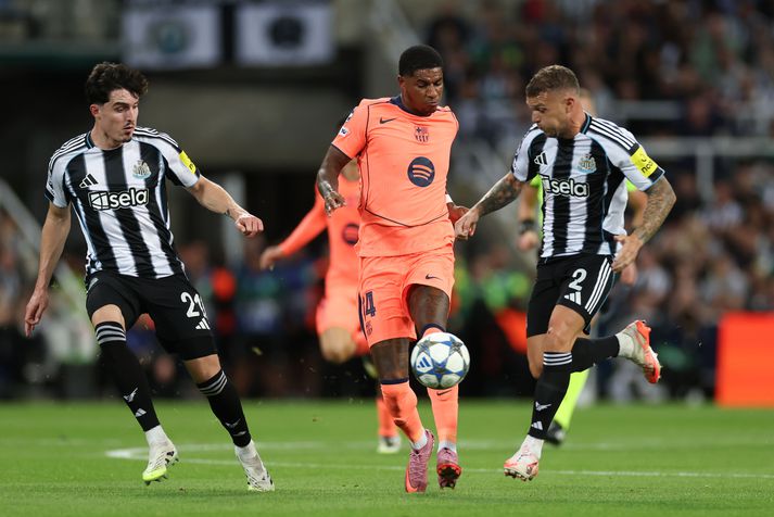 Rashford skaut frábæru skoti í seinna markinu. 