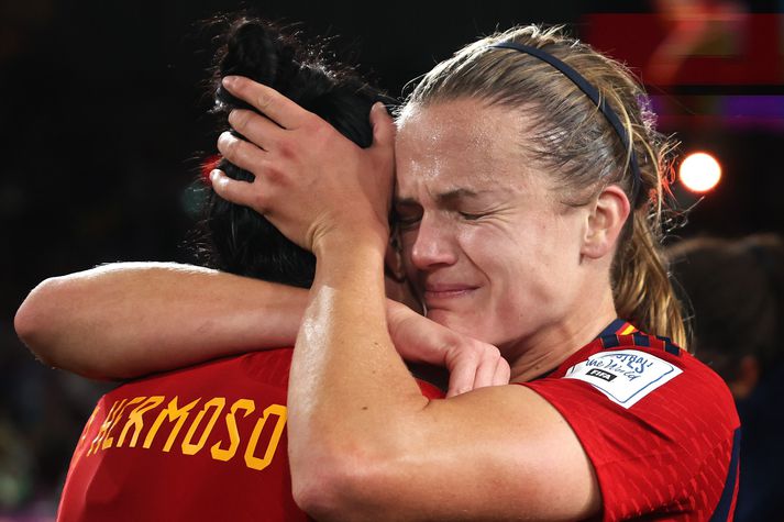 Irene Paredes fagnar heimsmeistaratitlinum með spænska landsliðinu í sumar.