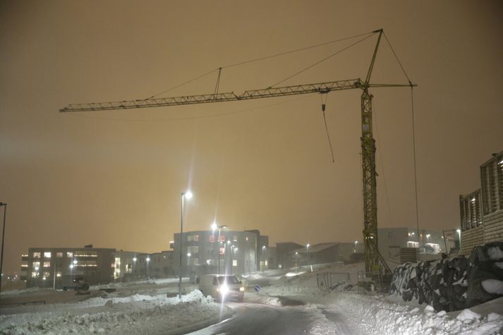 Bilun í loftlínu og unnið að viðgerð.