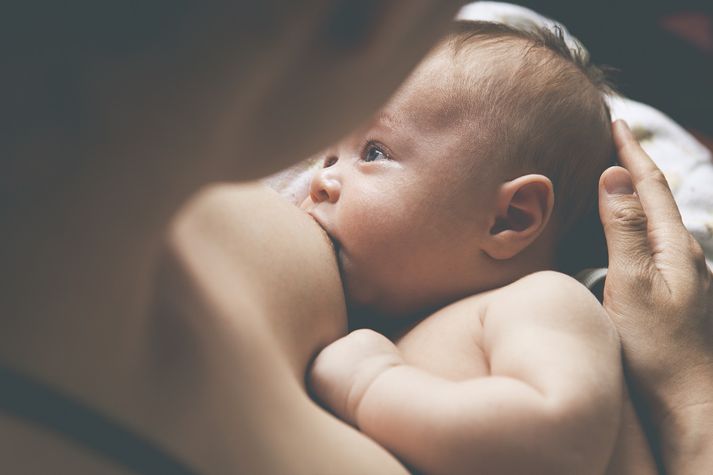 Fjölmargar konur höfðu samband við Sunnu eftir að hún auglýsti eftir reynslusögum af erfiðleikum við brjóstagjöf.