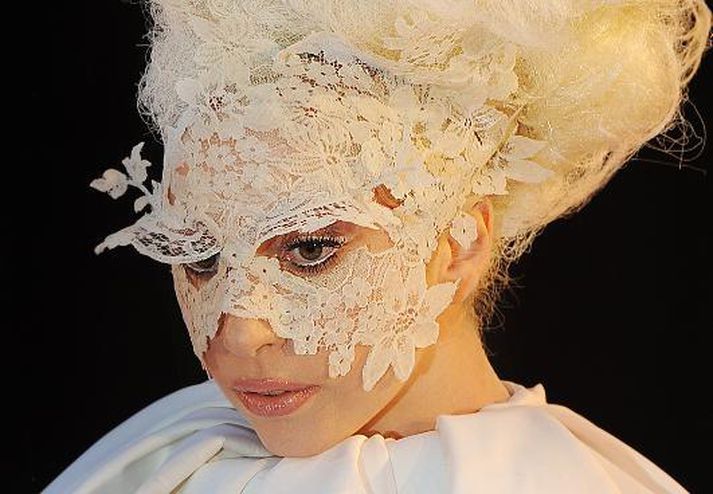 Lady Gaga er alveg gaga í klæðburði. Mynd/ AFP