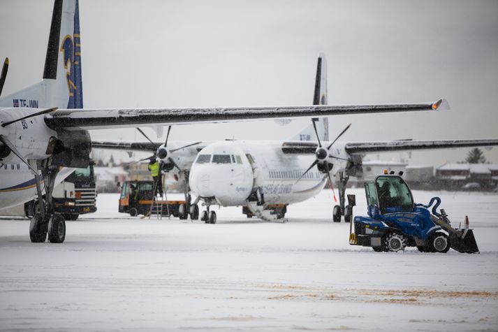 Innanlandsflugi hefur verið aflýst vegna veðurs.