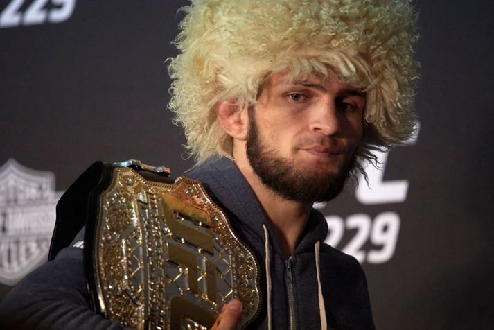 Khabib er rosalegur bardagakappi sem hefur unnið alla 27 bardaga sína á ferlinum.