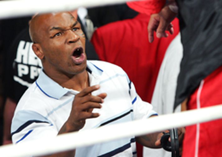 Mike Tyson hefur viðurkennt að eiga við fíkniefnavanda að stríða.