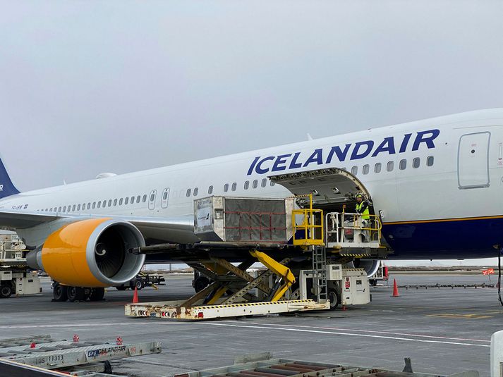 Nánast ekkert farþegaflug er á vegum Icelandair þessa dagana en félagið hefur sinnt vöruflutningaflugi og sótti meðal annars heilbrigðisvarning til Kína.