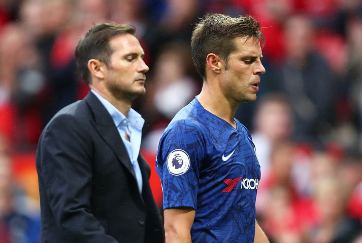 Azpilicueta og Lampard ganga af velli á sunnudag.