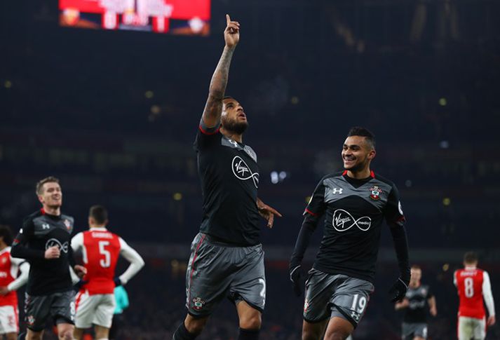 Ryan Bertrand horfir til himins eftir að hafa skorað annað mark Southampton.