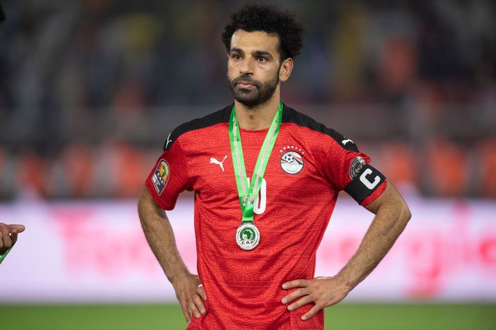 Mohamed Salah var vitaskuld vonsvikinn þrátt fyrir að hafa fengið silfurmedalíu um hálsinn eftir úrslitaleik Afríkumótsins.