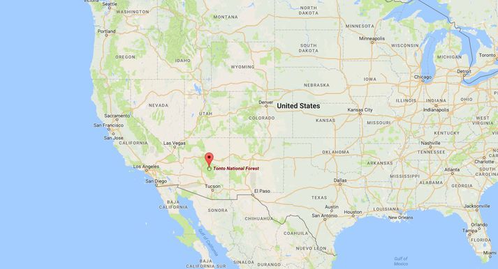 Leifturflóðið varð í þjóðgarðinum Tonto National Forest norðan við Phoenix, höfuðborg Arizona-fylkis.