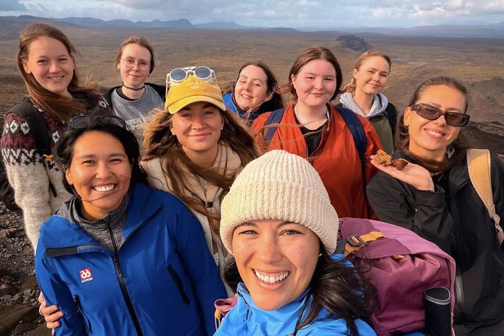 Áhrifavaldurinn Kyana Sue eignaðist fjölda vinkvenna í fjallgöngu um helgina.