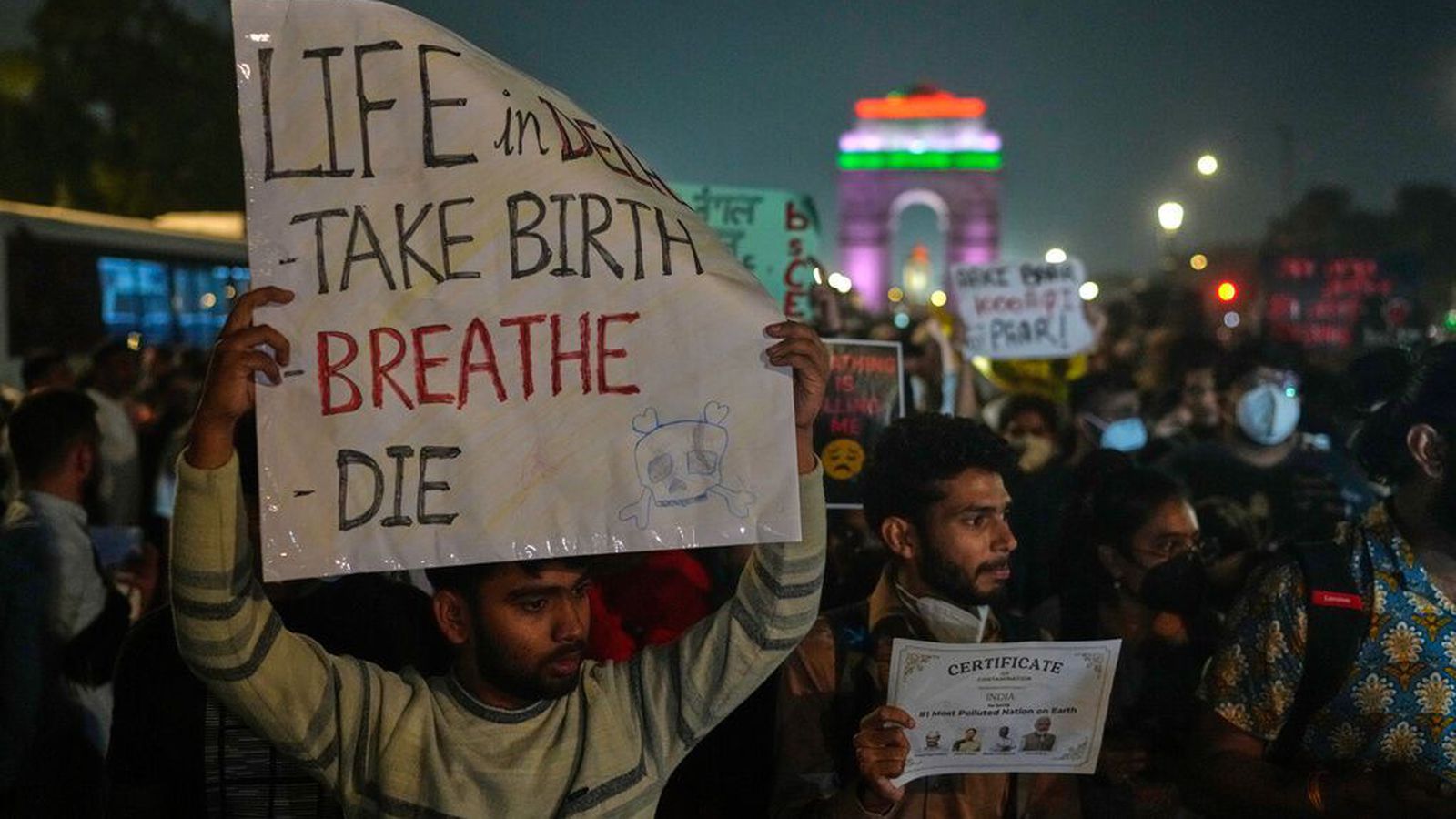 Mót­mæli gegn loft­mengun í Nýju-Delí: „Ég sakna þess að anda“