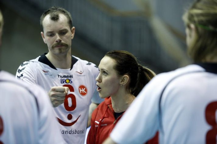 Elsa Sæný Valgeirsdóttir stjórnar hér karlaliði HK í Höllinni um síðustu helgi. 