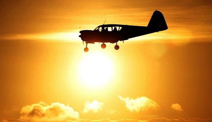 aðflug í reykjavík Borgaryfirvöld segjast ekki hafa breytt um stefnu í málefnum Reykjavíkurborgar þótt þeim lítist vel á nýja flugstöð á gamla staðnum í stað stórrar samgöngumiðstöðvar.Fréttablaðið/pjetur