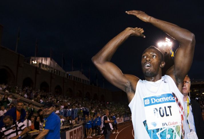 Usain Bolt fagnar hér sigrinum í Stokkhólmi í gær.