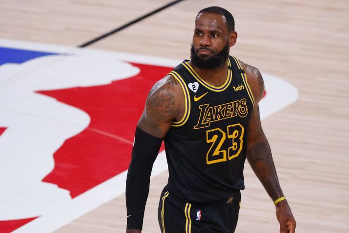 LeBron James í leik Los Angeles Lakers á móti Portland Trail Blazers í nótt.