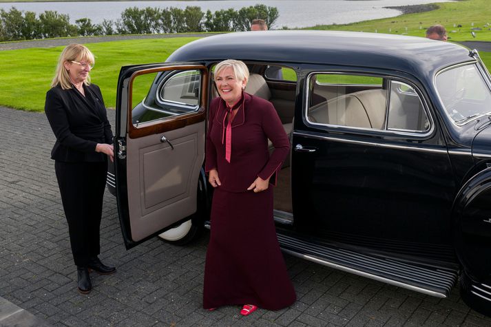 Halla við komu á Bessastaði þar sem hún hélt sitt fyrsta Bessastaðateiti.