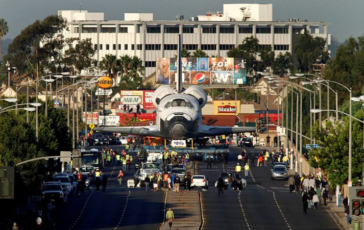 Endeavour á götum Los Angeles.