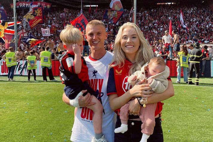 Albert og Guðlaug Elísa eiga saman tvö börn. Saman búa þau á Ítalíu þar sem Albert er á samningi við ítalska liðið Genóa.