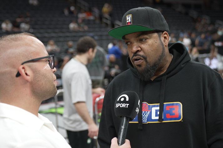 Andri Már Eggertsson tók viðtal við Ice Cube á gólfinu í Boston Garden.