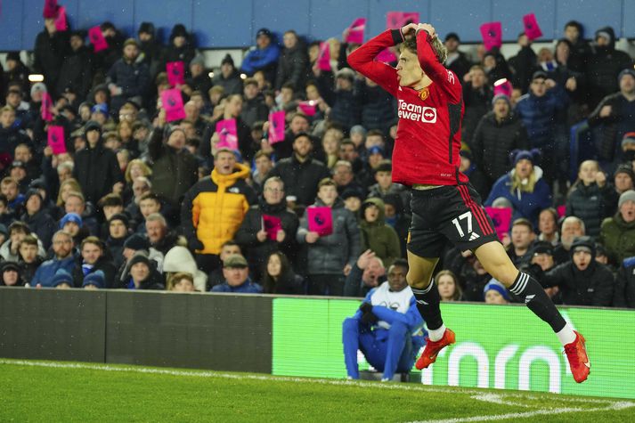 Alejandro Garnacho fagnar marki sínu fyrir Manchester United á móti Everton.