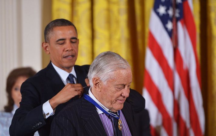 Ben Bradlee hlaut Frelsisorðuna, æðsta borgaralega heiðursmerkið sem Bandaríkjaforseti getur veitt, árið 2013.