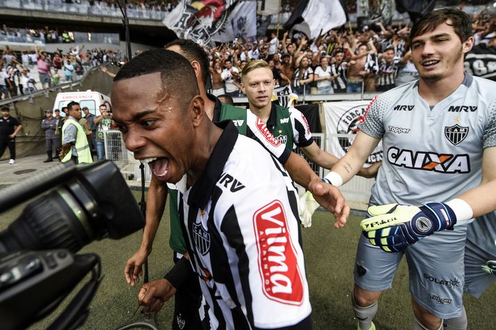 Robinho fagnar marki með Atletico Mineiro.