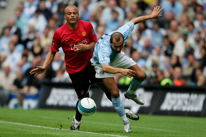 Wes Brown fékk gula spjaldið í fyrri hálfleik.