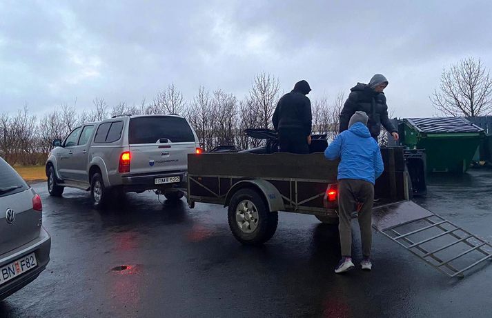 Nýju tunnurnar eru keyrðar út þessa helgi og þá næstu í Flóahreppi, alls um 200 tunnur.