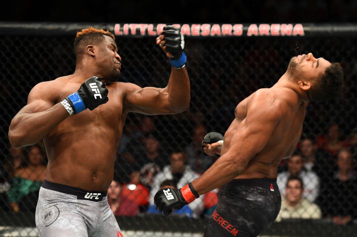 Þegar Ngannou rotaði Overeem í hans síðasta bardaga.