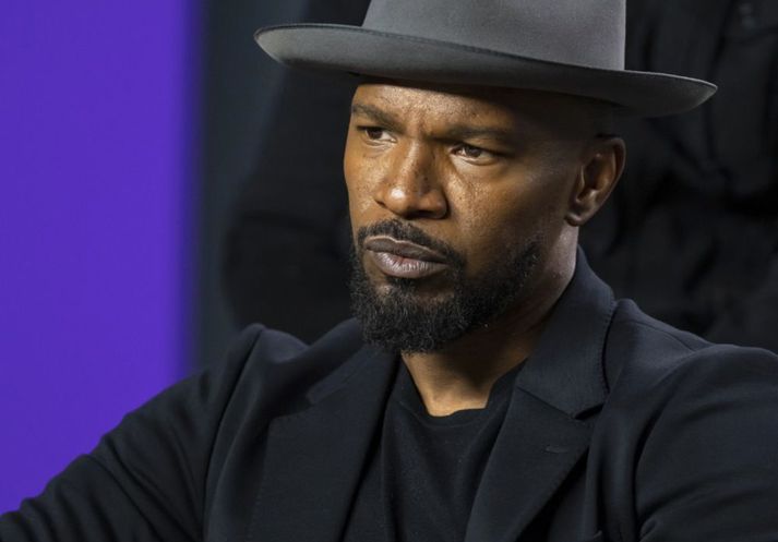 Jamie Foxx neitar því að hafa áreitt konu kynferðislega.