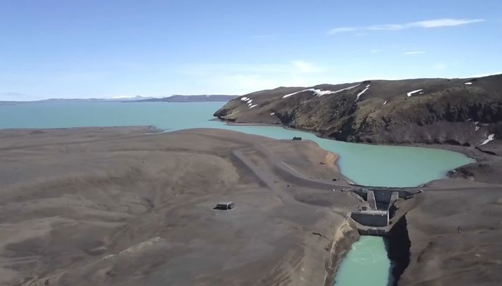 Manngert útfall Þórisvatns við Vatnsfell. Þaðan er vatninu miðlað til virkjana Landsvirkjunar á Þjórsár- og Tungnaársvæðinu.