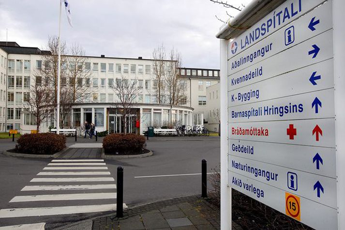 Stúlkan hefur nú verið útskrifuð af sjúkradeild og er á batavegi. Hún er undir ströngu eftirliti á spítalanum.