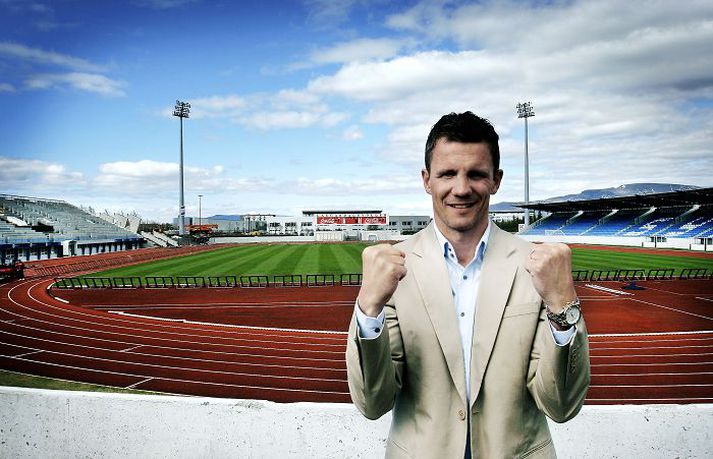 Digon Games setur á markað fótboltaleik næsta haust þar sem menn keppa innbyrðis í stjórn knattspyrnuliða. Guðni Bergsson kemur að gerð leiksins.