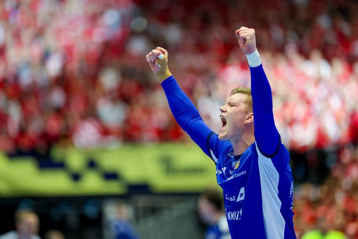 Stríðsmaðurinn Ýmir Örn Gíslason sýndi hetjulega baráttu ásamt félögum sínum í kvöld.