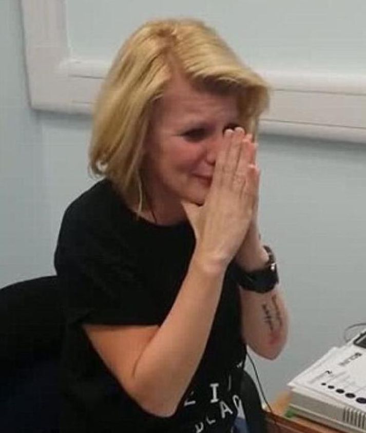 Joanne Milne heyrir í fyrsta sinn.
