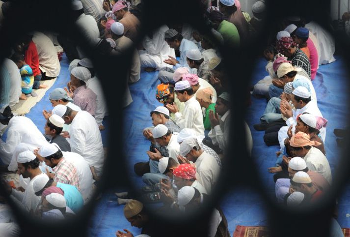 Múslimar halda í dag uppá hátíðina Eid al-Fitr.