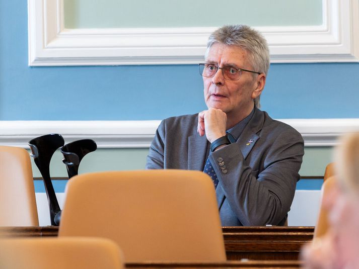 Guðmundur Ingi Kristinsson sagði sig úr Flokki fólksins í apríl vegna trúnaðarbrests og hefur síðan setið á Alþingi utan flokka.