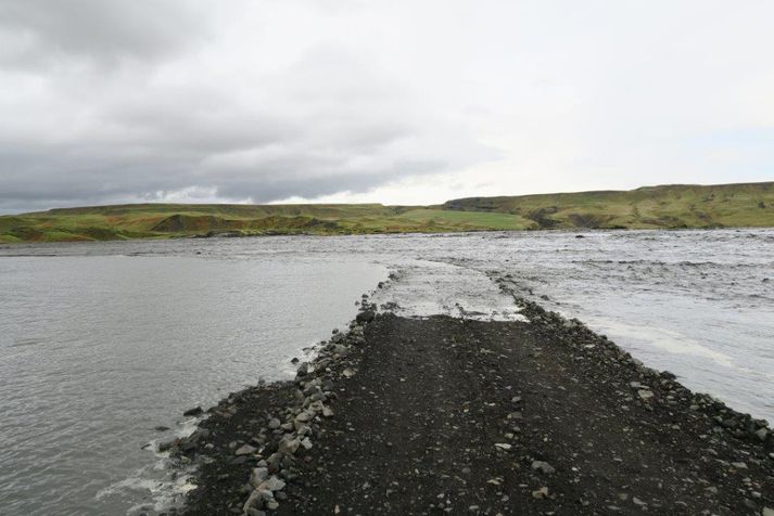 Vegurinn að bænum Skaftárdal síðdegis í gær. Þar er ófært.