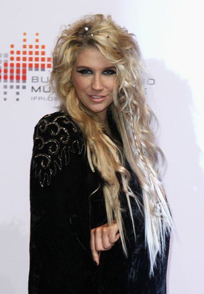 Söngkonan Kesha segist ekki vita af hverjum skapahárið er.
