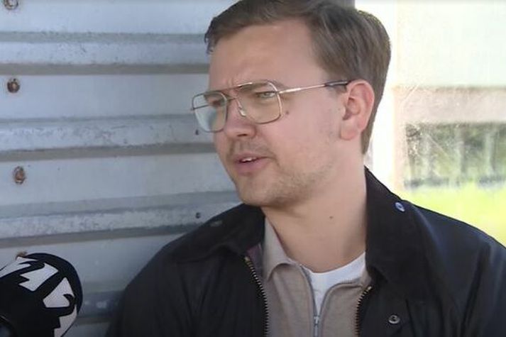 Sindri Freyr Ásgeirsson er formaður Samtaka um bíllausan lífsstíl. Hann hefur ekki tekið strætó út á land í mörg ár, en hann segir verðlagninguna glórulausa og nýtir sér frekar aðra kosti eins og skammtímaleigu bíla.