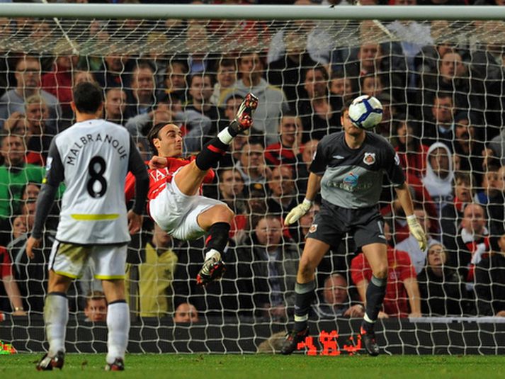 Hér sést Dimitar Berbatov skora mark sitt með hjólhestaspyrnu.