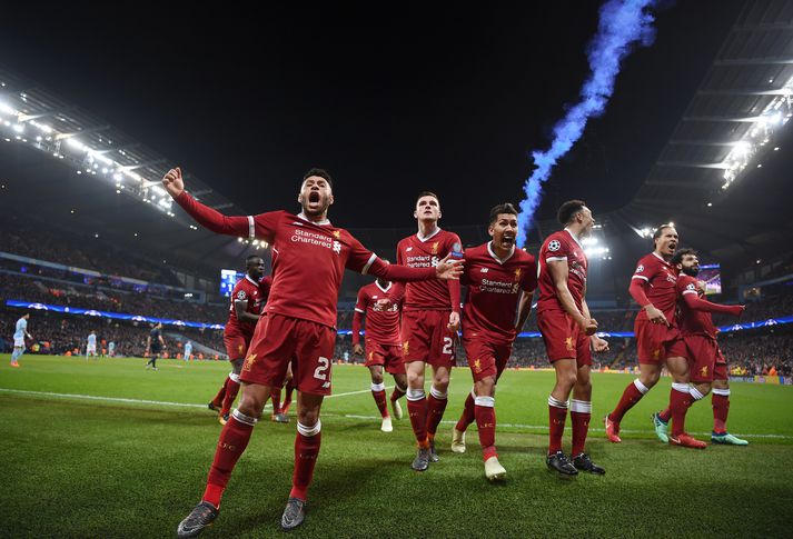 Alex Oxlade-Chamberlain fagnar Meistaradeildarsigri á móti Manchester City á síðustu leiktíð.
