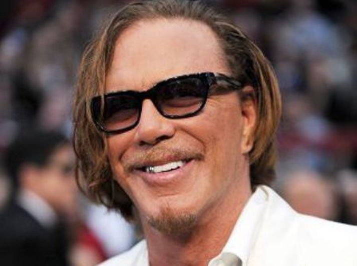 mickey rourke Leikarinn kennir sjálfum sér um að hafa verið fjarri sviðsljósinu í áratug.