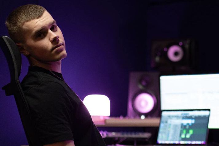 Haukur Páll var að gefa út tónlistarmyndband við lagið Ástin.