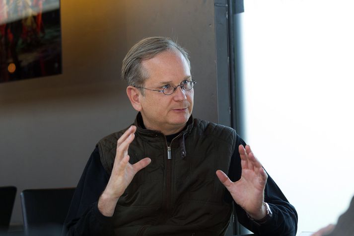 Lawrence Lessig segir að fólk eigi ekki að óttast það að samþykkja nýja stjórnarskrá þótt hún sé ekki fullkomin. Bandaríska stjórnarskráin hafi ekki verið gallalaus og oft verið breytt í gegnum tíðina. 