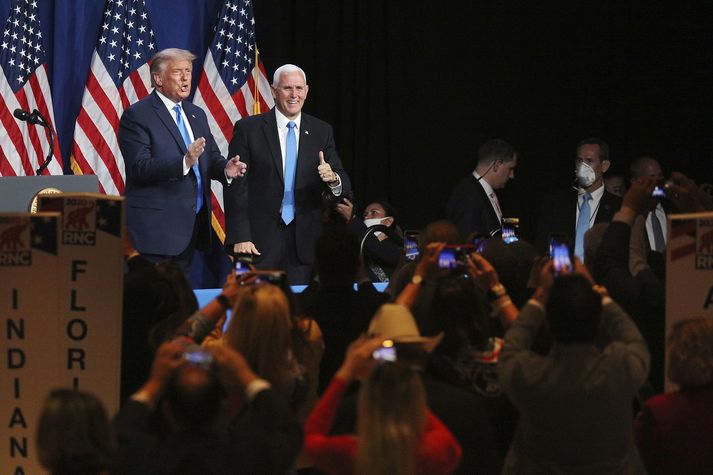 Donald Trump og Mike Pence, forseti og varaforseti, á landsfundinum í gær.