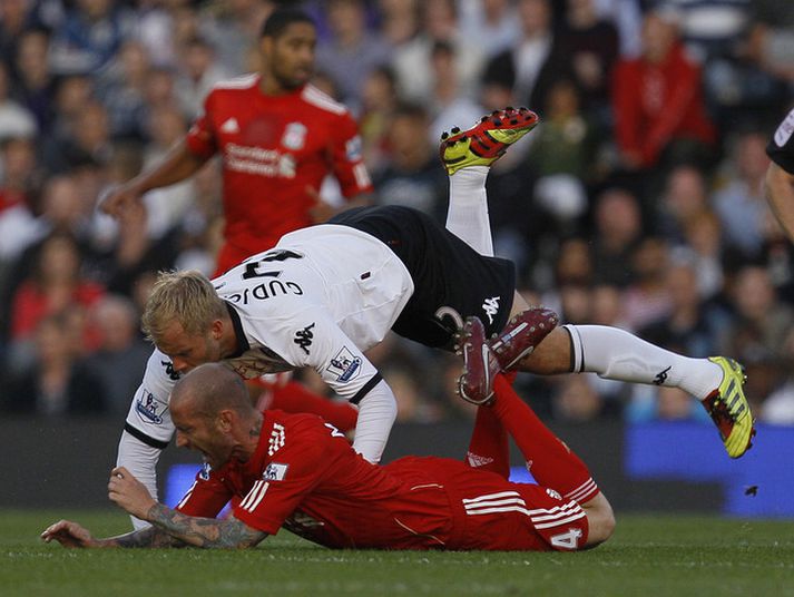 Eiður Smári Guðjohsen í leik með Fulham á móti Liverpool.