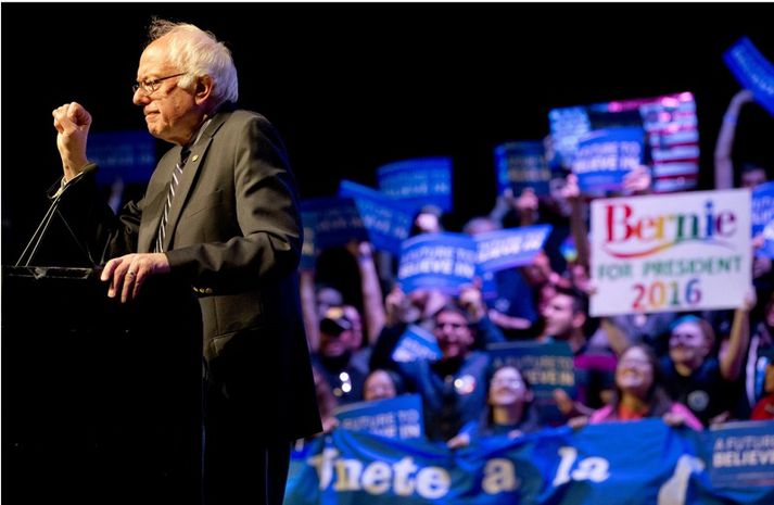 Bernie Sanders berst til hins síðasta þrátt fyrir að hann muni líklega tapa stórt í nótt.