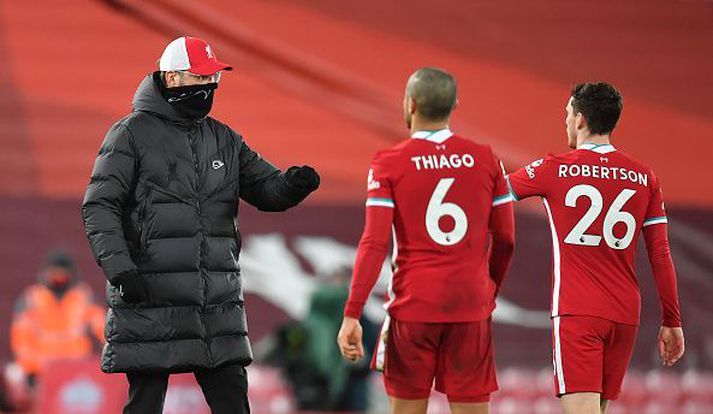 Klopp þakkar sínum mönnum fyrir framlagið í kvöld.